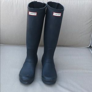 Hunter Tall Matte Navy Rain-boots!